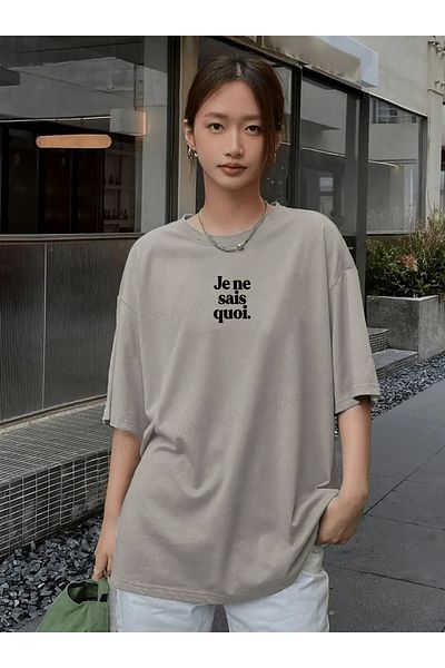 Pear Wear Je Ne Sais Quoi Μπλουζάκι με στάμπα γαλλικού τύπου Oversize Crew Neck T-Shirt