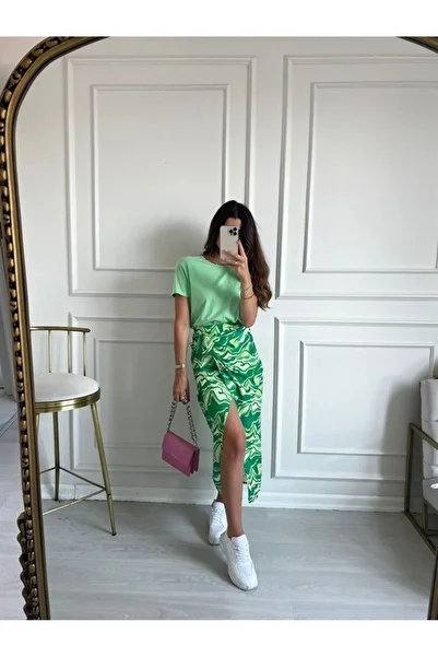 Laluvia Maldive Grass Green Wave Slit Skirt