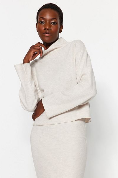 Trendyol Collection Beigefarbene Strickbluse in Thessaloniki-/Strickoptik mit hohem Kragen, entspannter/bequemer Passform und niedrigen Ärmeln TWOAW24BZ00092