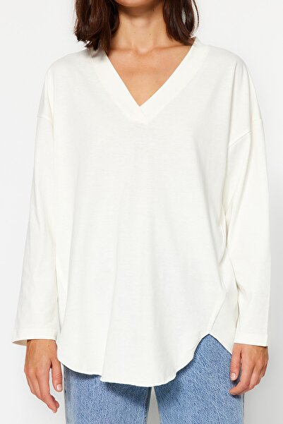 Trendyol Collection Πλεκτό μπλουζάκι από βαμβακερό πλεκτό βαμβάκι με λαιμόκοψη σε σχήμα V, κανονικό/κανονικό καλούπι, TWOAW24TS00005