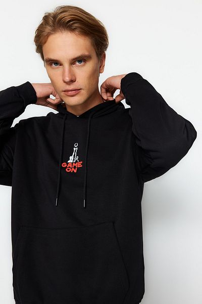 Trendyol Collection Памучен суичър с качулка и качулка с баскетболен принт - TMNAW24SW00005