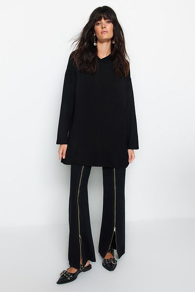 Trendyol Modest Pulover negru de tricotaj cu decolteu marinar cu croială relaxată TCTAW24AK00145