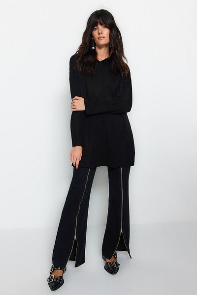 Trendyol Modest Pulover negru de tricotaj cu decolteu marinar cu croială relaxată TCTAW24AK00145