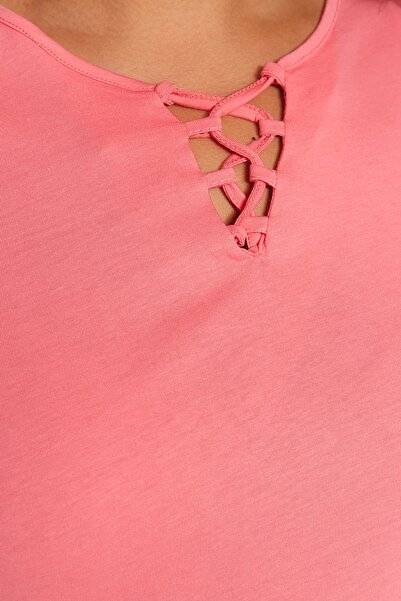 Trendyol Curve Detail ružového goliera Boyfriend Fit 100 % bavlna Tričko veľkých rozmerov - Tbbss22Ts1027