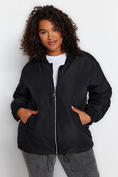 Trendyol Curve Rosa gefütterte, schwarze Oversize-Bomberjacke - TBBAW24AW00005