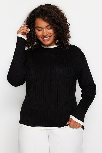Trendyol Curve Schwarzer Strickpullover mit geripptem Kragen und Streifendetail TBBAW24AN00029