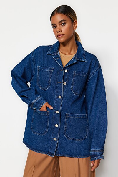 Trendyol Collection Μπλε τζιν μπουφάν oversize με λεπτομέρεια τσέπης TWOSS22CE0217