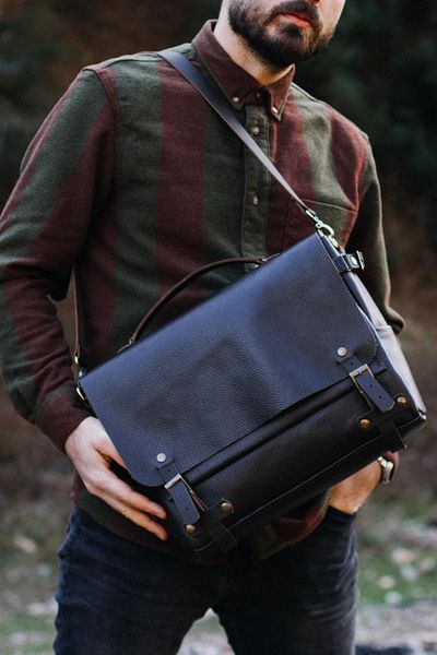 saraci leather craft حقيبة جلدية للرجال وحقيبة كمبيوتر محمول إنتاج خاص