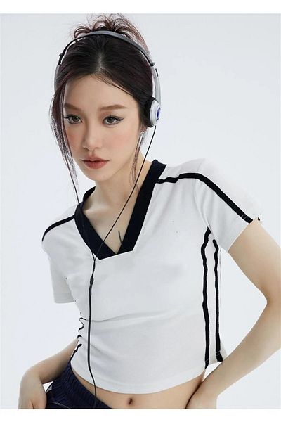 Gofeel Tech V Neck Black Line Detail Vintage White Croptop