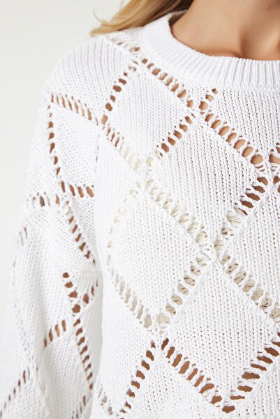 Happiness İstanbul Women's White Spanish Sleeve Curved Crop Knitwear Sweatshirt DM00105