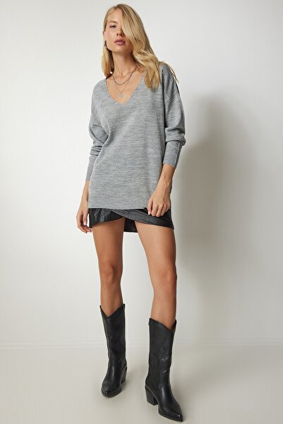 Happiness İstanbul Dünner Strickpullover mit V-Ausschnitt in Grau für Damen PN00078