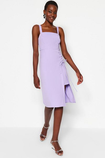 Trendyol Collection Lila Midikleid mit Bleistiftrock – Ösendetail, quadratischer Kragen mit Schlitzen TWOSS19EL0079