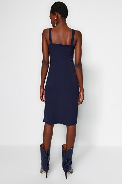 Trendyol Collection Szögletes galléros Midi sötétkék ruha - fűzőlyuk részletek és alakformálás TWOSS19EL0079