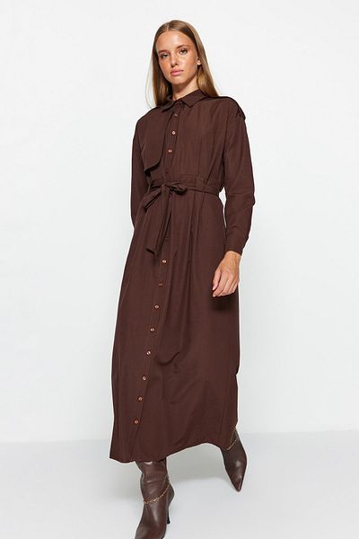Trendyol Modest Hnědé tkané šaty Aller s páskem TCTAW24EB00092