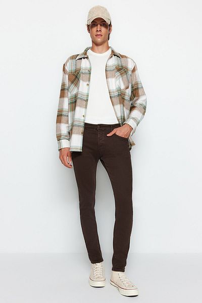 Trendyol Collection Braune Slim-Fit-Jeans-Jeanshose aus dehnbarem Stoff mit schmaler Passform TMNAW23JE00047