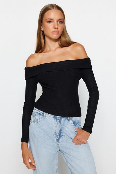 Trendyol Collection Czarna bluzka z dzianiny Carmen Collar - dopasowana do ciała, kołnierz Madonna TWOAW24BZ00180