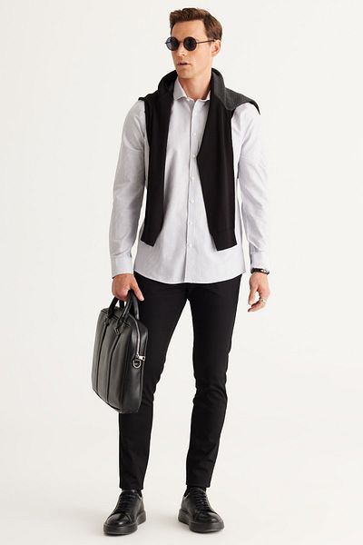 ALTINYILDIZ CLASSICS Herrenhemd aus 100 % Dobby-Baumwolle in weiß-grauer Slim-Fit-Passform mit kleinem italienischem Kragen