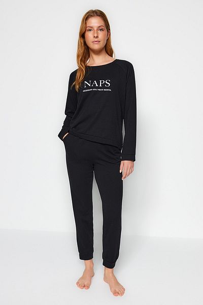 Trendyol Collection Schwarzes T-Shirt-Jogger-Strick-Pyjama-Set mit Slogan THMAW21PT0497