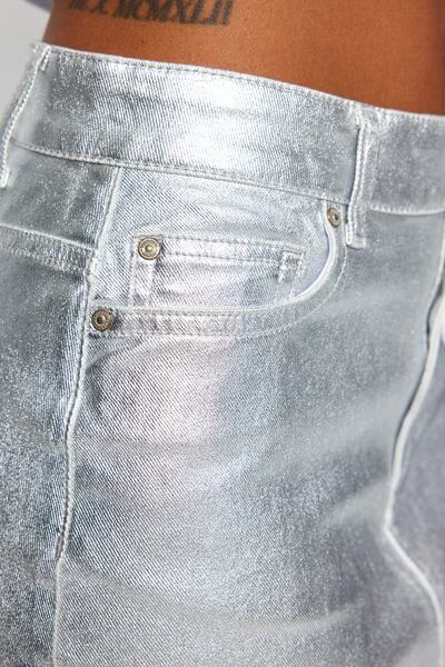 Trendyol Collection Ασημένια γυαλιστερή μεταλλική στάμπα μάξι τζιν φούστα TWOAW24ET00134