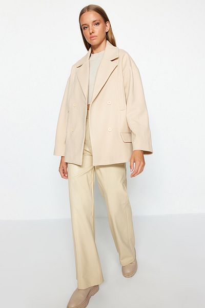 Trendyol Collection Béžový oversize kabát s širokým střihem TWOAW24KB00132