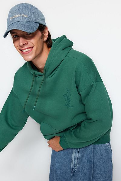 Trendyol Collection Zelená oversize mikina s potištěným fleecem s kapucí – TMNAW24sw00100