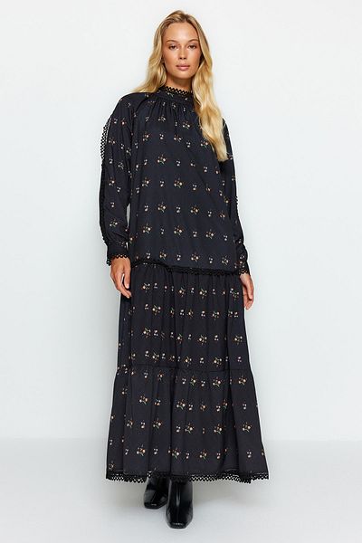 Trendyol Modest Μαύρο αξεσουάρ Λεπτομερές κανονικό λουλουδάτο υφαντό φόρεμα TCTAW24EB00071