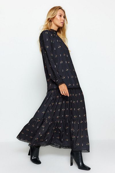 Trendyol Modest Μαύρο αξεσουάρ Λεπτομερές κανονικό λουλουδάτο υφαντό φόρεμα TCTAW24EB00071
