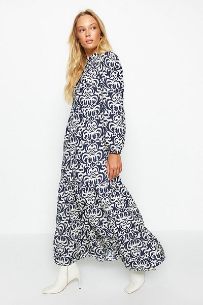 Trendyol Modest Marineblaues, gemustertes Kleid aus gewebter Baumwolle mit halber Knopfleiste und weiter Passform TCTSS23EB00222