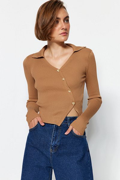 Trendyol Collection Dzianinowy sweterek polo w kolorze wielbłądziej TWOAW24KZ01167