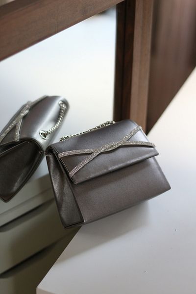 Moom Bag Γυναικεία τσάντα ώμου με λεπτομέρεια από πλατίνα πέτρα