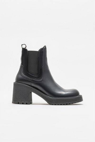 Elle Shoes Μαύρα δερμάτινα γυναικεία μποτάκια με τακούνι
