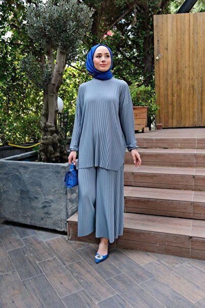 LOCCO PLISIRANO ODIJELO S DETALJIMA Sivo