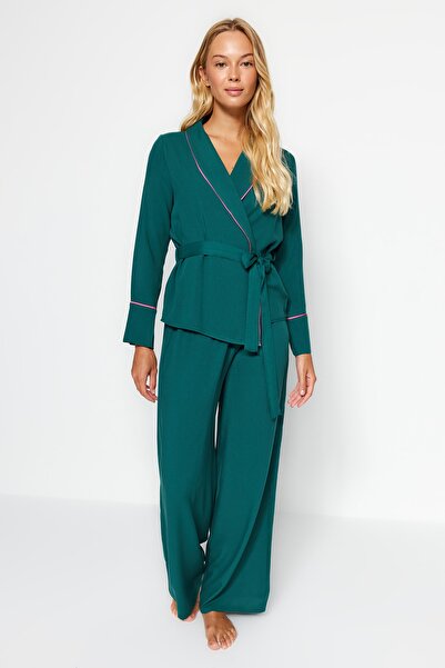 Trendyol Collection Set de pijamale dublu din viscoză verde smarald - cu centură și detaliu cu țevi THMAW22PT1109