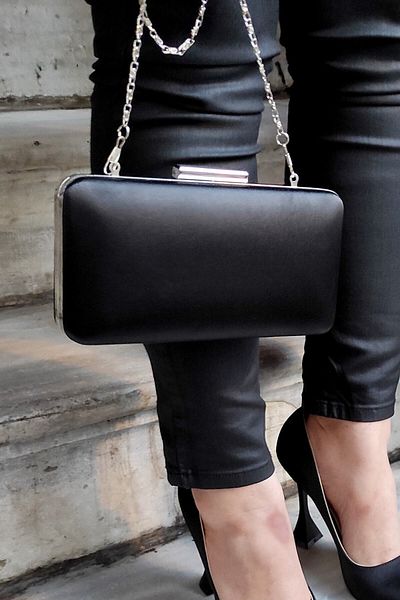 LA CALZATURE Geanta portofoliu rochie de seara din satin negru