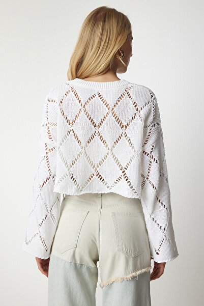 Happiness İstanbul Women's White Spanish Sleeve Curved Crop Knitwear Sweatshirt DM00105