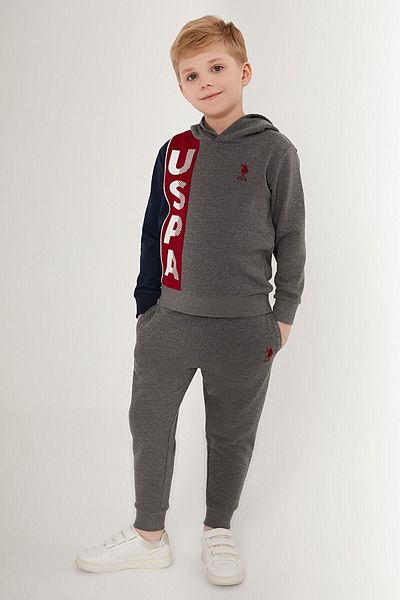 U.S. Polo Assn. طقم رياضي للأولاد باللون الرمادي من U.S. Polo Assn