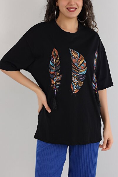 Siyah Tüy Detaylı Boncuk Işlemeli Taşlı Tasarım T-shirt