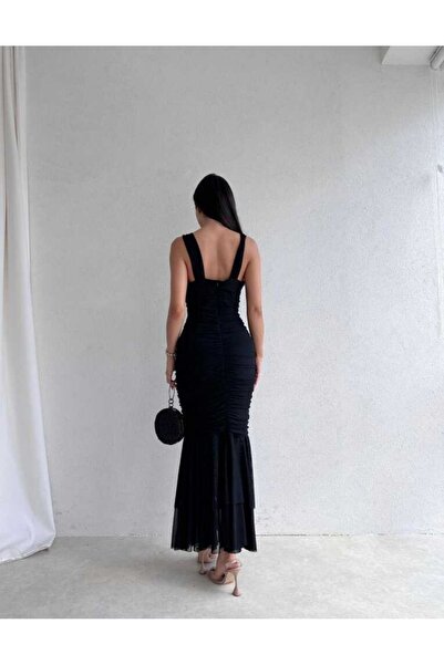 Elizar Moda فستان طويل بتفاصيل نافذة على شكل سمكة سوداء