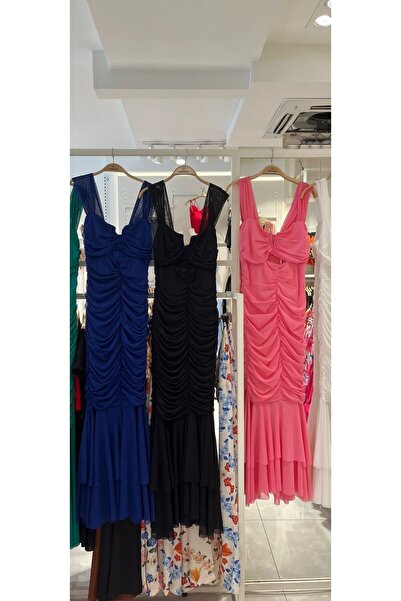 Elizar Moda فستان طويل بتفاصيل نافذة على شكل سمكة وردية