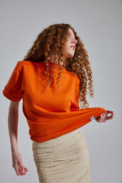 LALOUR Full Yaka Tasarım Tişört