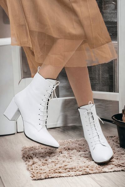 DURUNUN BUTİĞİ Καθημερινές γυναικείες μπότες Duliz White Pointed Toe Lace-Up