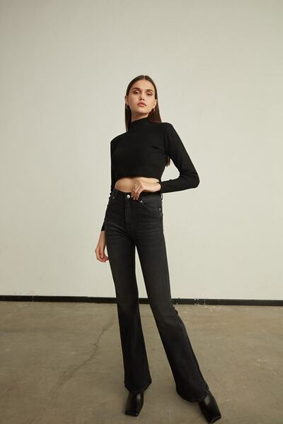 DRC trend Aksu Жіночі джинси з високою талією, іспанськими штанинами та чорни...