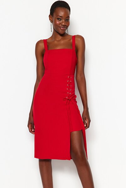 Trendyol Collection Piros Midi ruha fűzőlyukkal – négyzet alakú galléros ceruzaszoknya hasítékkal TWOSS19EL0079