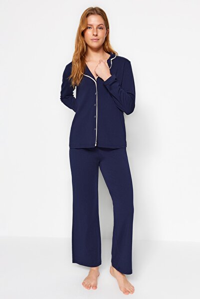 Trendyol Collection Sötétkék pamut csövek részletes ing-nadrág kötött pizsama szett THMAW24PT00025