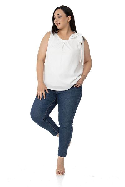 DISENTIS MODEST Plus Size Sleeveless White Blouse with Pleated Collar and Ribbon Detail on the Shoulder