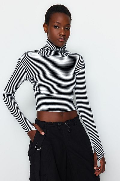 Trendyol Collection Roláková černobílá proužkovaná halenka s žebrovanými prsty - TWOAW21BZ0071