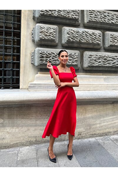 elbisenvarmı Rochie midi cu decolteu pătrat cu fante