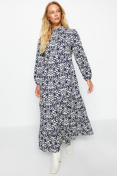 Trendyol Modest Marineblaues, gemustertes Kleid aus gewebter Baumwolle mit halber Knopfleiste und weiter Passform TCTSS23EB00222