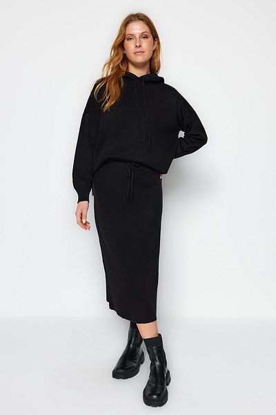 Trendyol Collection Kapucnis fekete kötöttáru pulóver és szoknya szett - TWOAW24AU00091