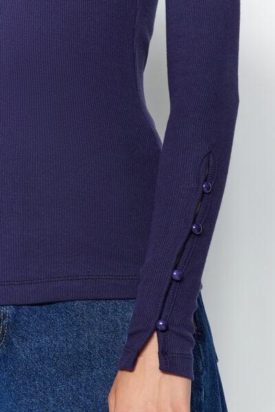 Trendyol Collection Sötétkék gombos, bordázott állógallér, illeszkedő pamut sztreccs kötött blúz TWOAW24BZ00273